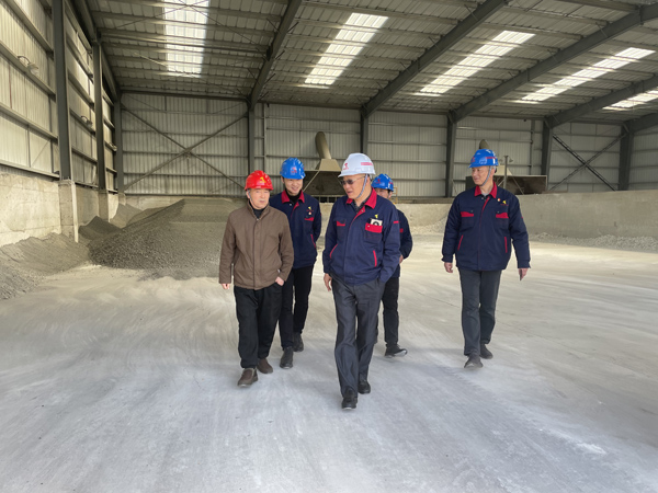 股份公司黨委委員、副總經(jīng)理劉道昆到建材公司調(diào)研