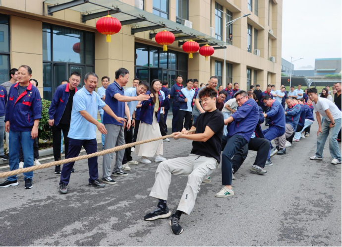 公司舉辦迎國慶“安裝杯”職工拔河比賽