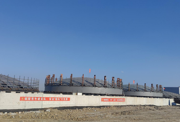 營(yíng)口酸罐項(xiàng)目首批酸罐起罐成功